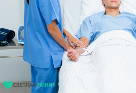 Врач и пациент в палате